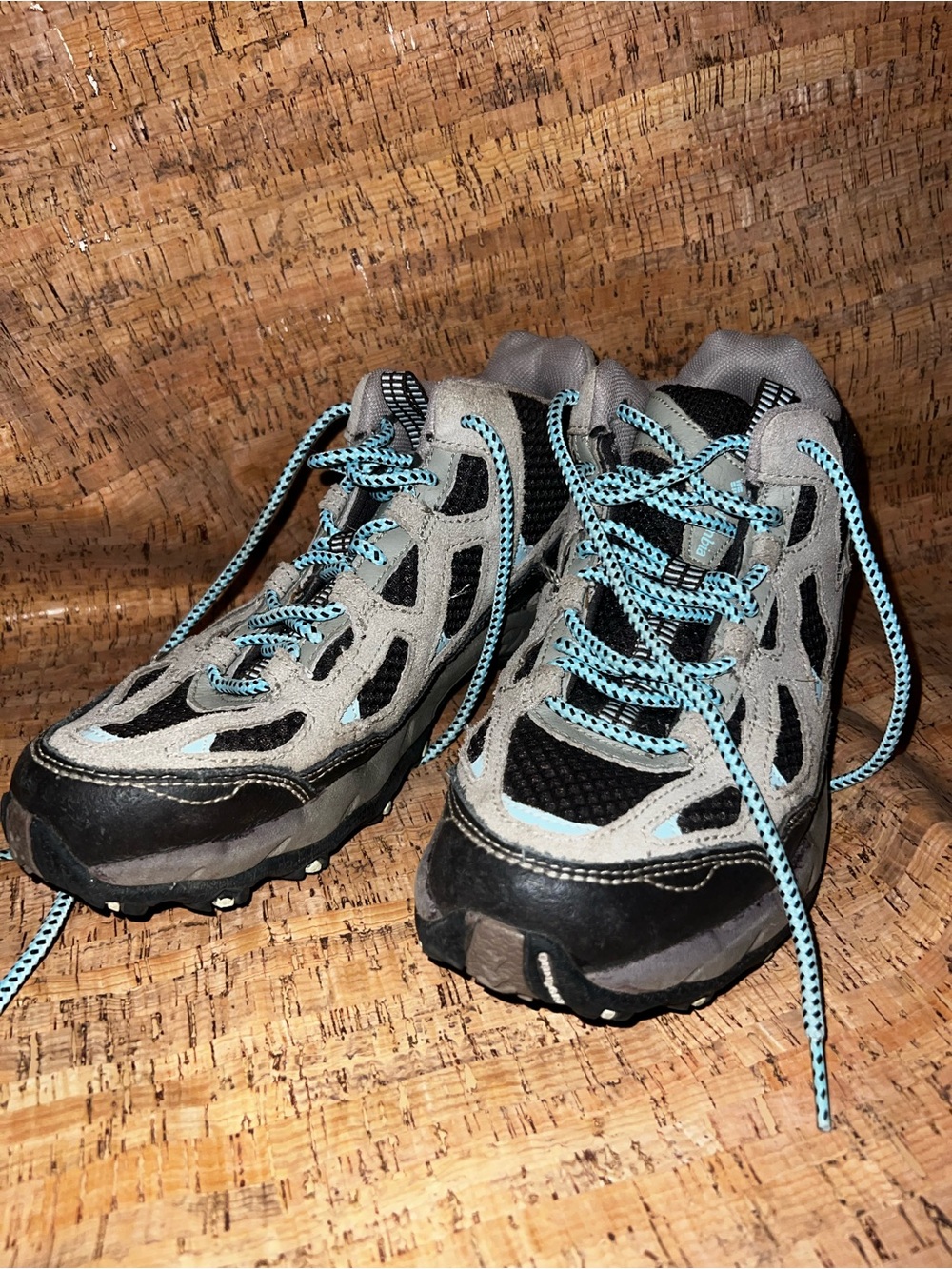 Columbia Dogwood Mid Hiking Shoes in Taupe with Light Blue Trim
